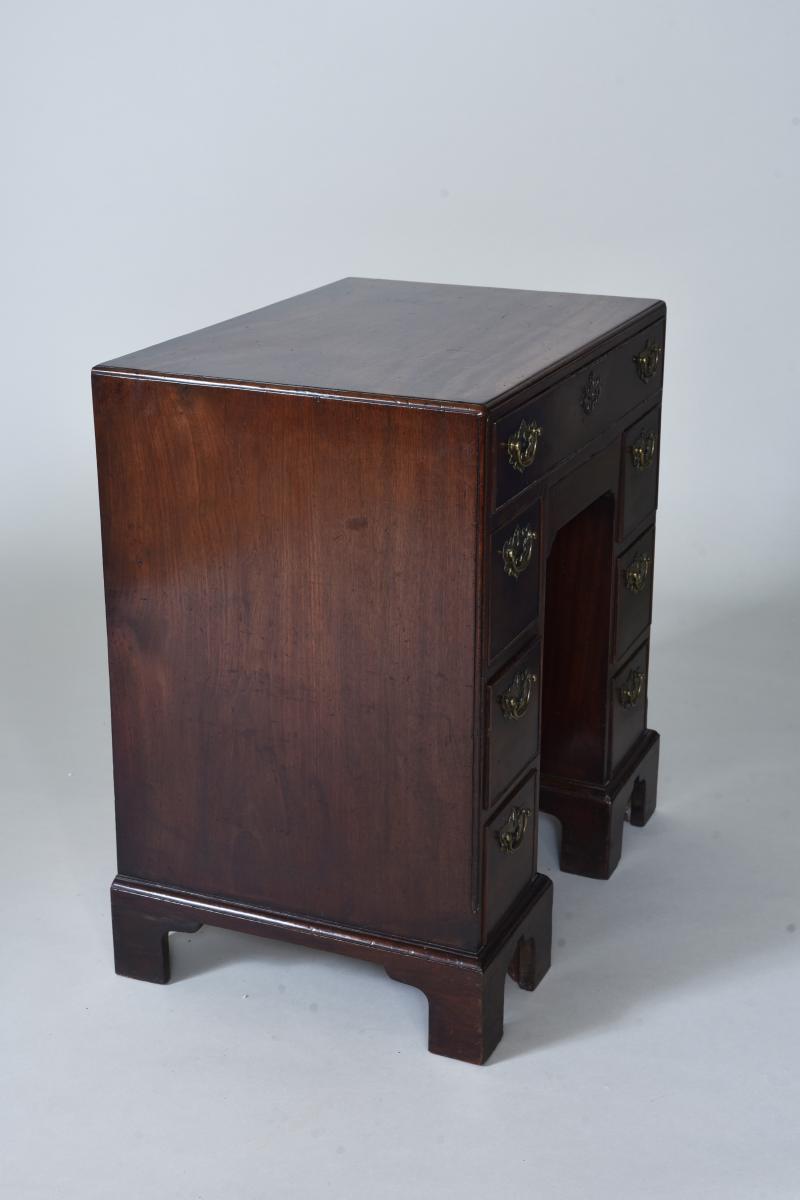 18th century kneehole desk