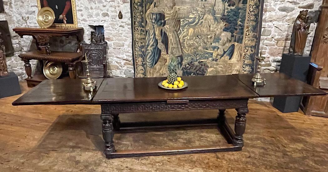 Elizabethan Oak Drawleaf Table. English Circa 1570