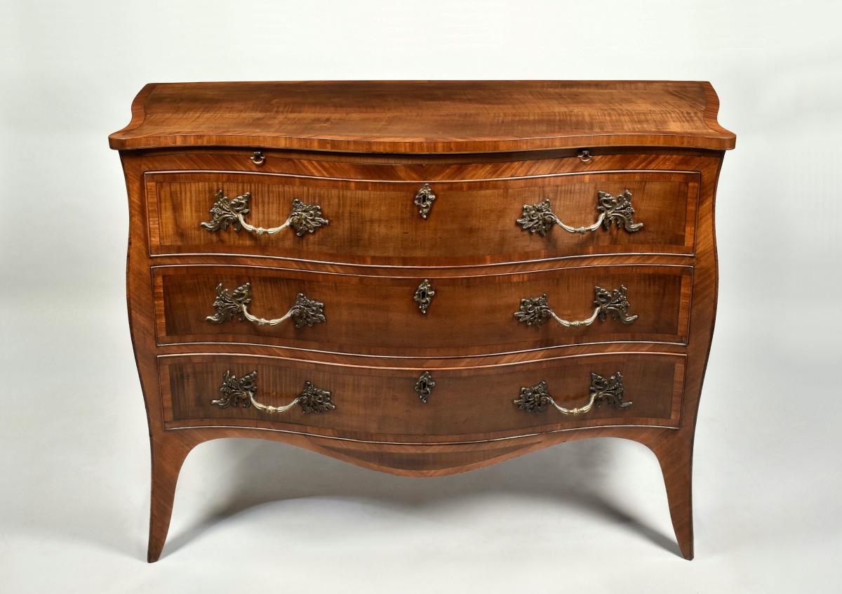 George III harewood commode crossbanded in rosewood and kingwood with wonderful original gilt brass handles, c.1775