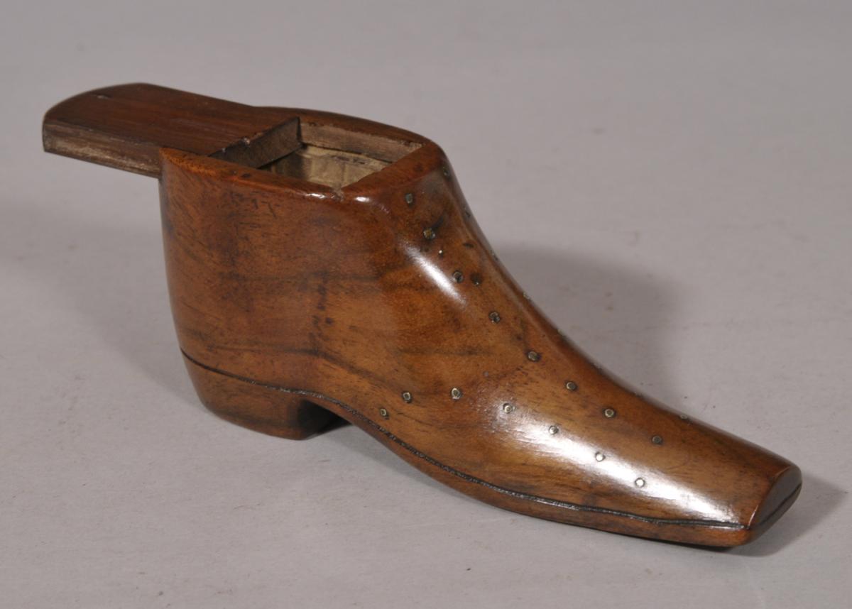 S/5015 Antique Treen 19th Century Walnut Snuff Shoe