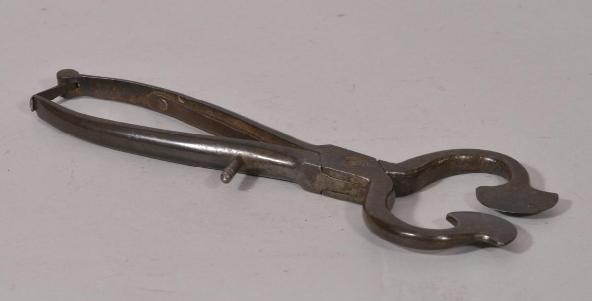 S/5019 Antique Late Georgian Pair of Steel Hand Held Sugar Nips