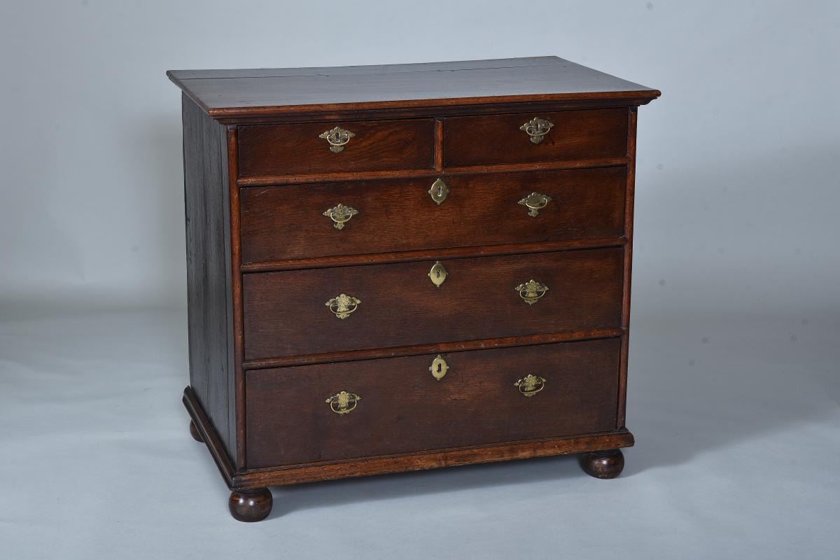 oak chest of drawers