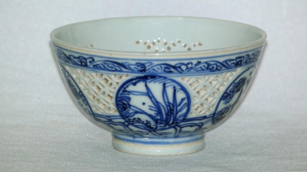 Chinese Late Ming Blue and White Transitional Bowl