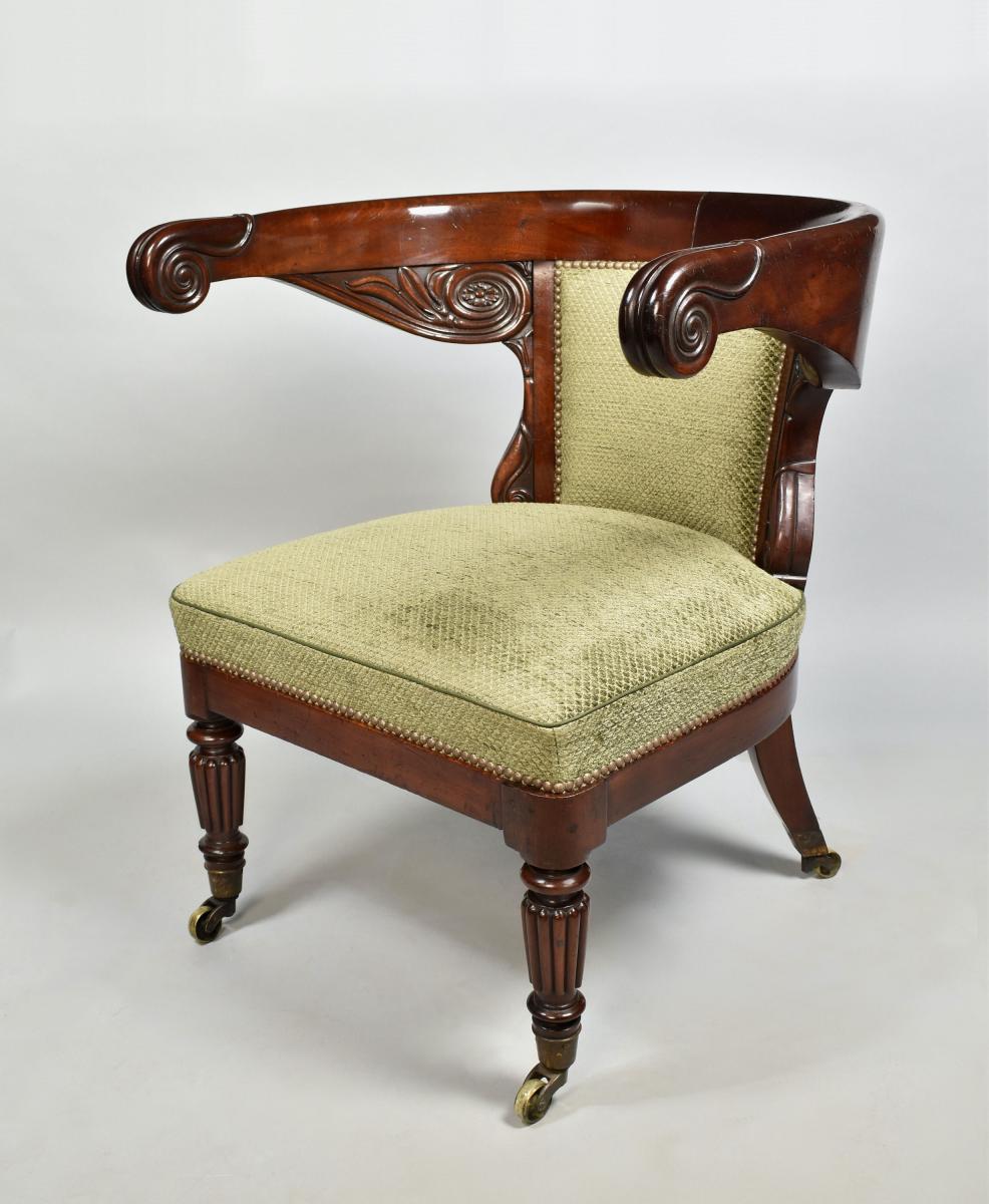 A pair of late Regency mahogany Klismos chairs in the manner of Gillows, c.1820