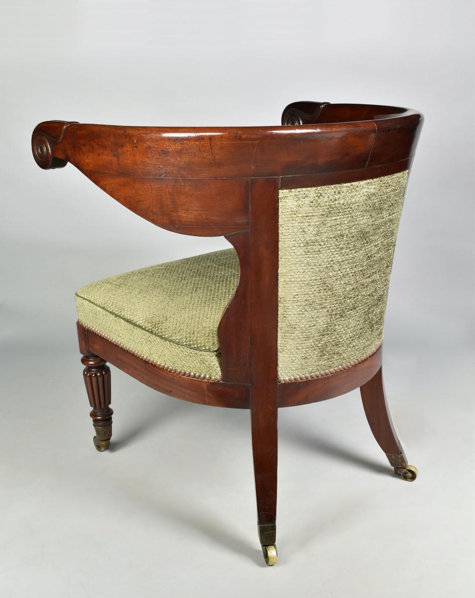 A pair of late Regency mahogany Klismos chairs in the manner of Gillows, c.1820