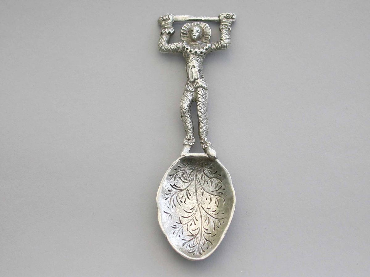 Victorian heavy cast silver Preserve Spoon