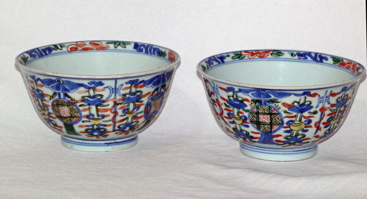 Chinese 17th Century - Kangxi / late Transitional - pair of Wucai Bowls