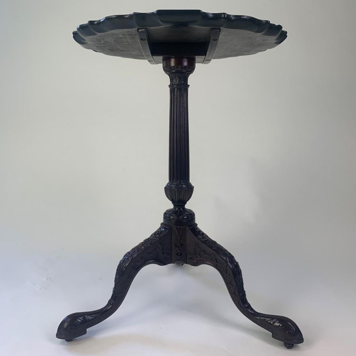 Chippendale period mahogany pie-crust tripod table