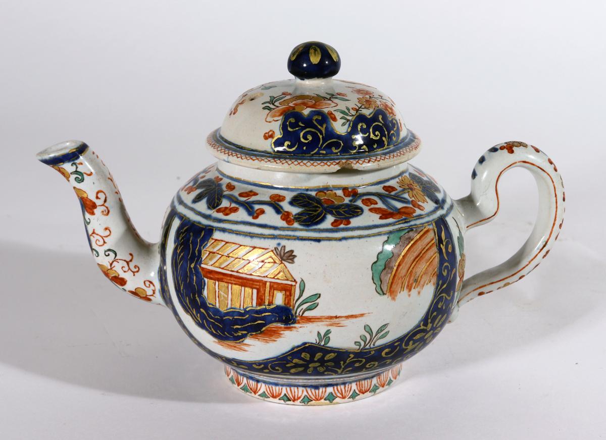 Dutch Delft Dore Chinoiserie Teapot & Cover, Early 18th Century.