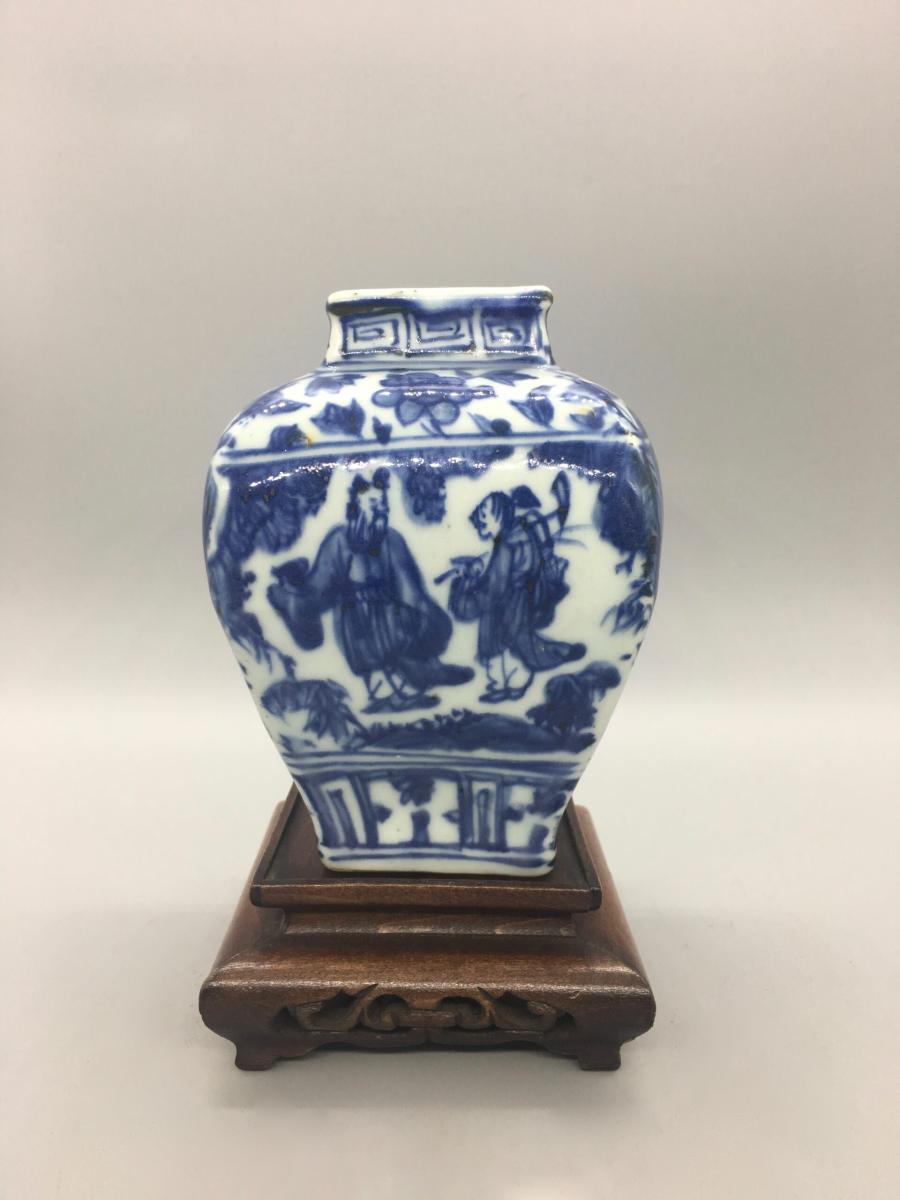 Blue And White Square Section Jar - Ming Jiajing 1522-1566