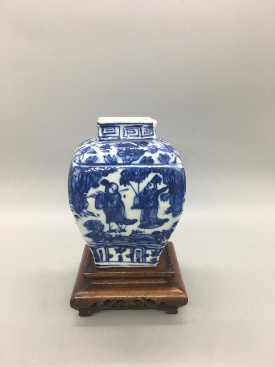 Blue And White Square Section Jar - Ming Jiajing 1522-1566