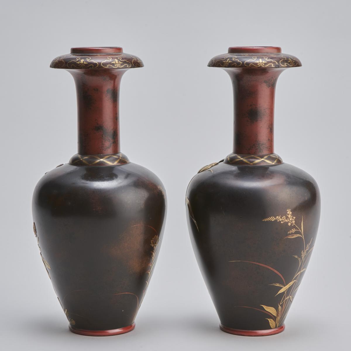A charming pair of Bronze vases depicting sparrows and foliage (Japanese Meiji-era)