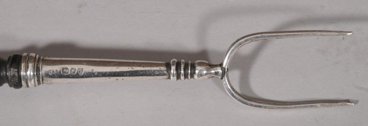 S/5162 Antique Treen Late 19th Century Silver Toasting Fork