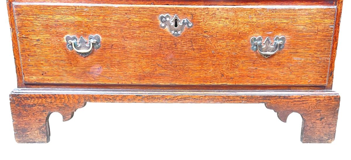 Oak 18th Century Bachelors Chest Of Drawers