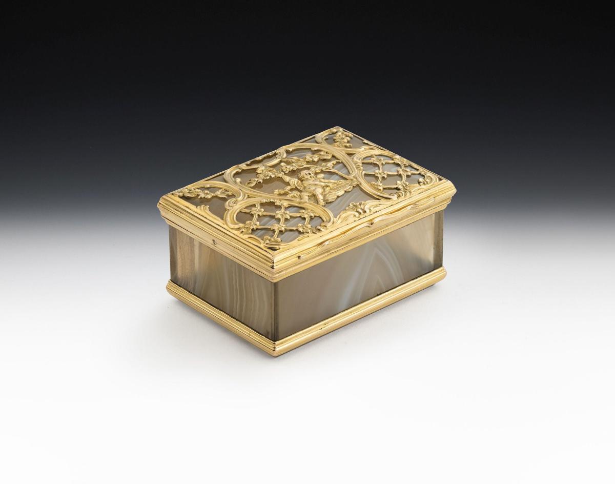 An important early George III Gold Mounted Enlish Hardstone Snuff Box made, almost certainly, in London circa 1760