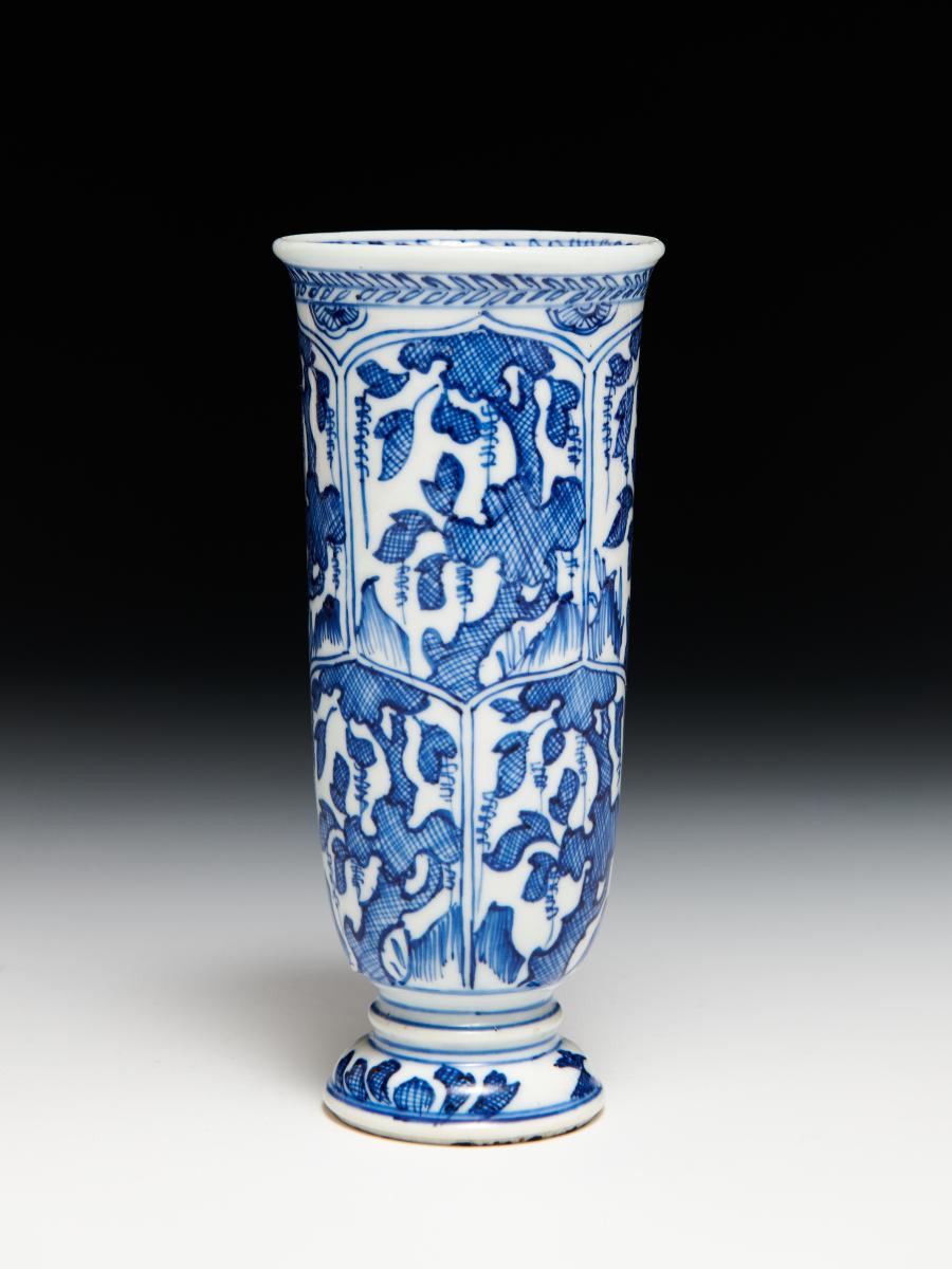 Rare Chinese export porcelain beaker