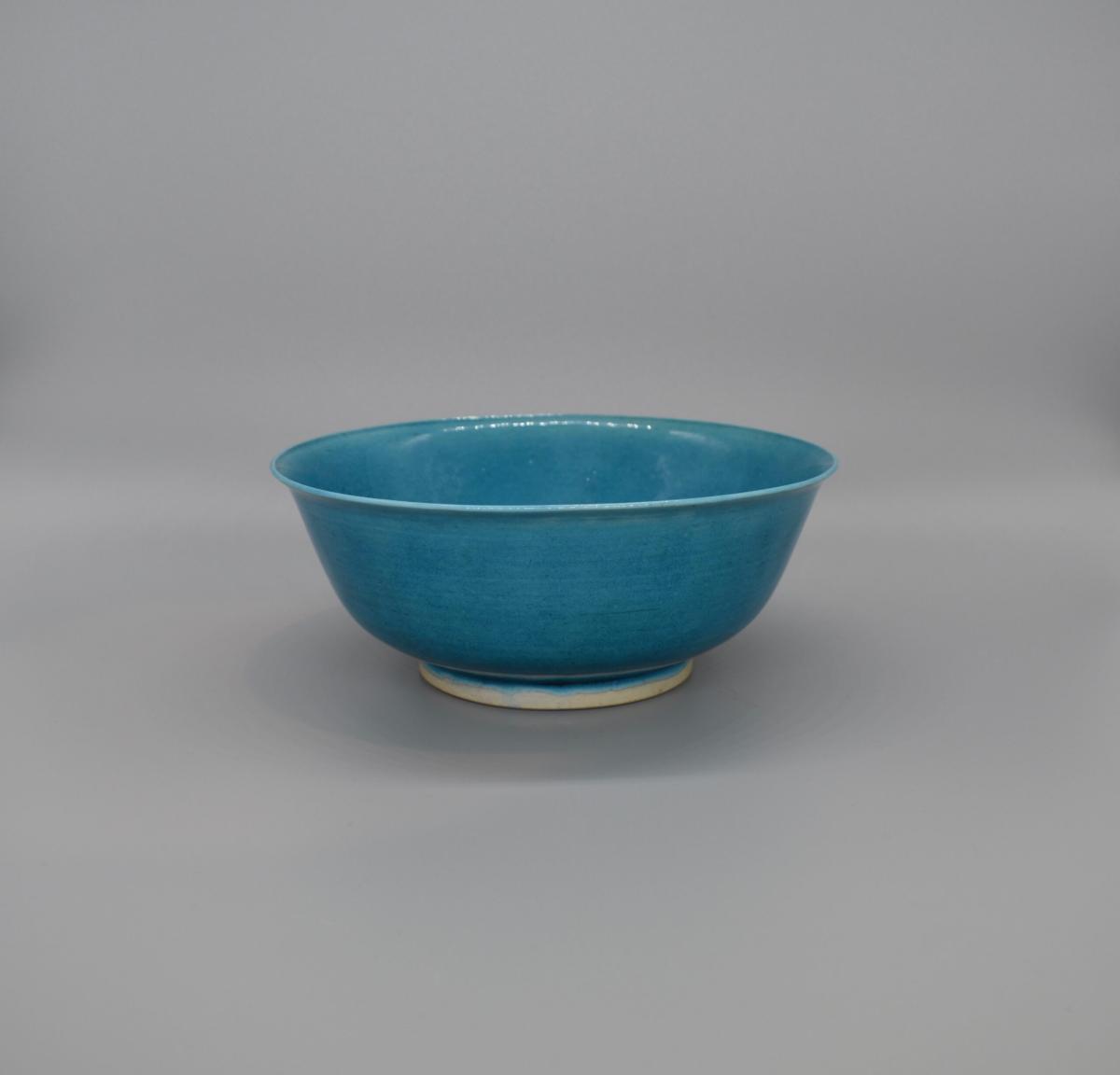Turquoise Blue Glazed Bowl. Kangxi Period (1662- 1722)