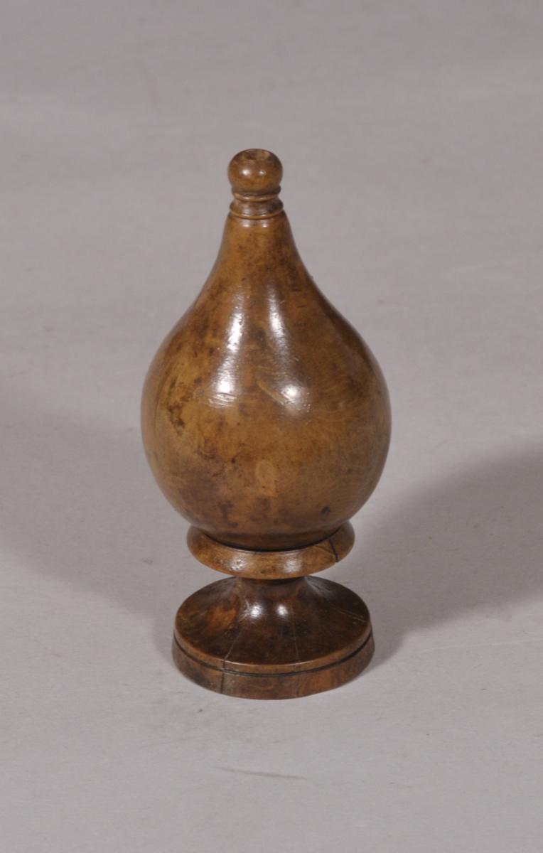 S/5167 Antique Treen Early 19th Century Burr Birch Salt / Spice Shaker