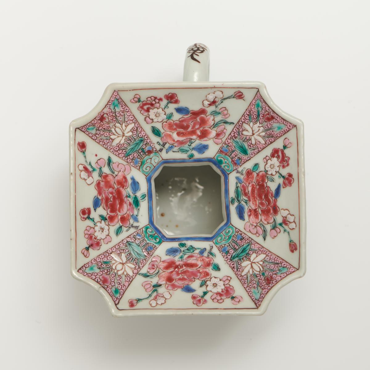 Chinese export porcelain eight-sided spittoon, circa 1735, Yongzheng