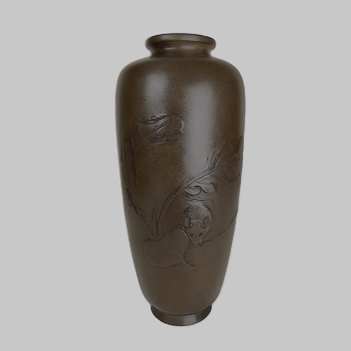Japanese bronze vase with a rat signed Seiunsai Yoshitani zo , Meiji Period
