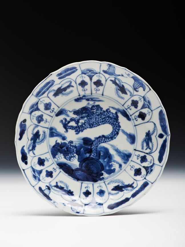Chinese export porcelain saucer dishes