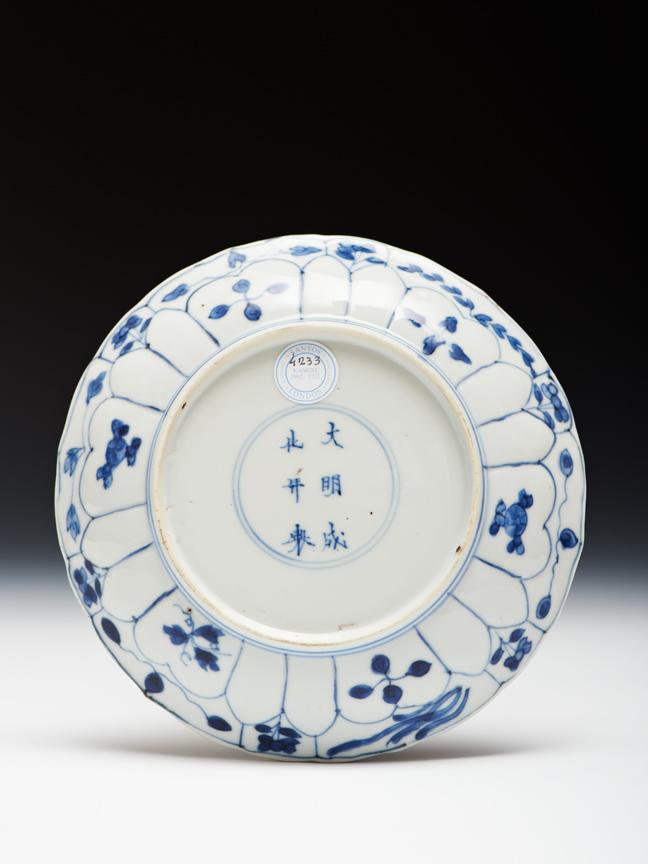 Chinese export porcelain saucer dishes