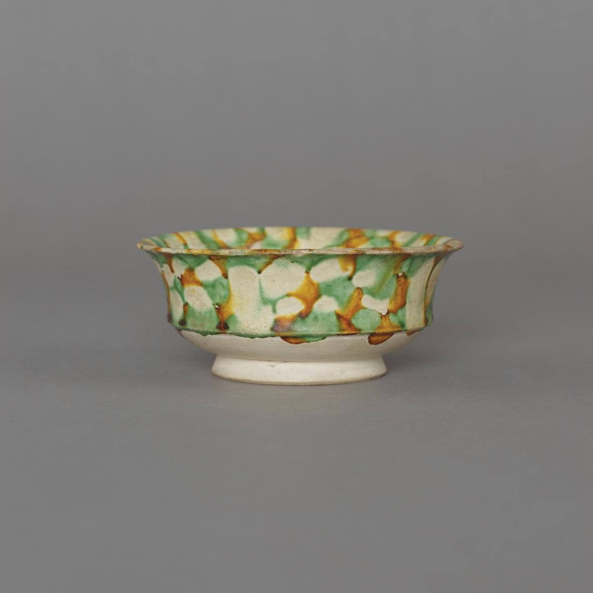 Chinese pottery sancai, three-colour glazed bowl