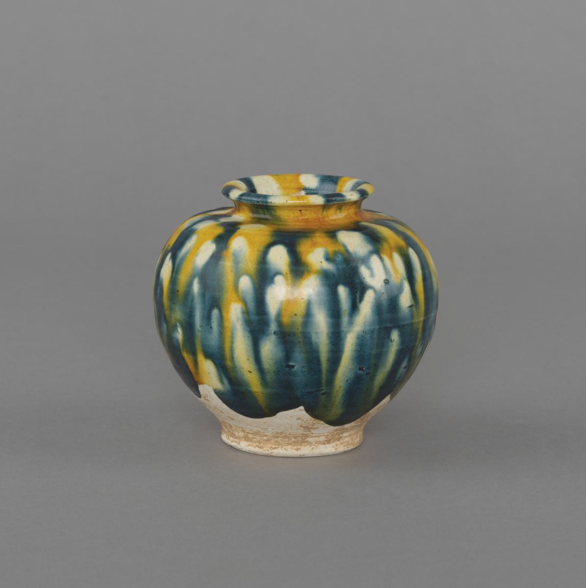 Chinese sancai, three-colour and blue glazed pottery jar, guan, Tang dynasty, 8th century.