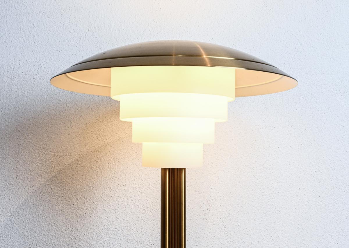 Model 162 table lamp by Jean Perzel