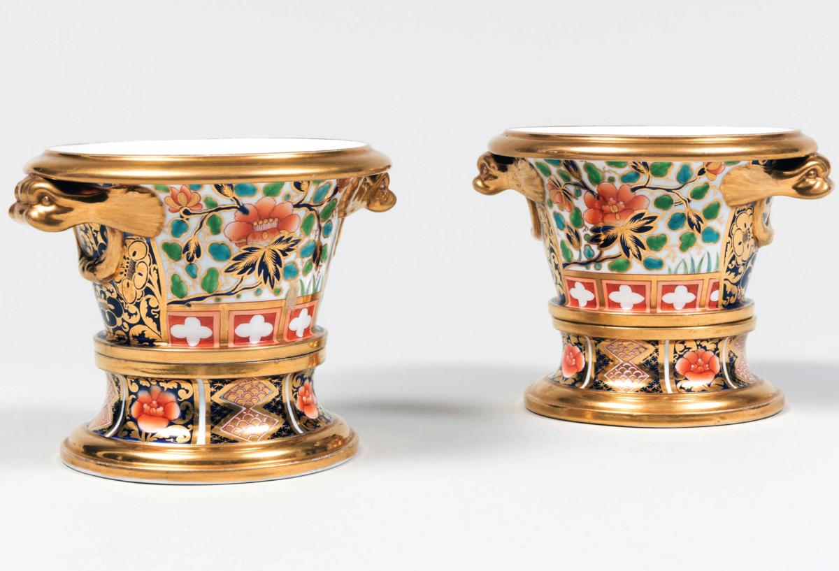 English Regency Porcelain Small Japan-pattern French-form Cache Pots & Stands, Pattern 1250, Spode Factory, Circa 1800-10