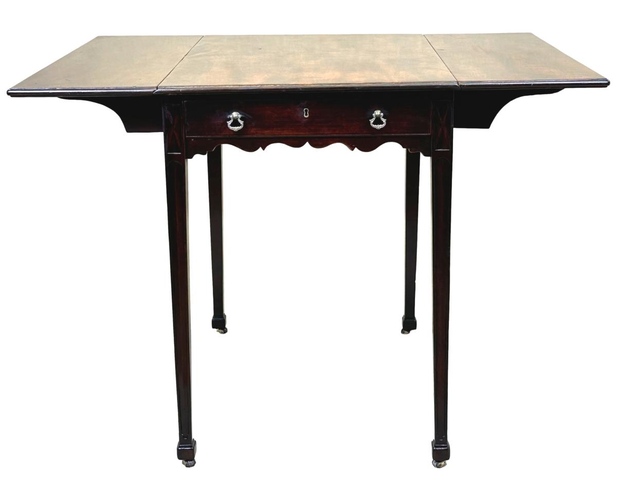 Georgian 18th Century Mahogany Pembroke Table