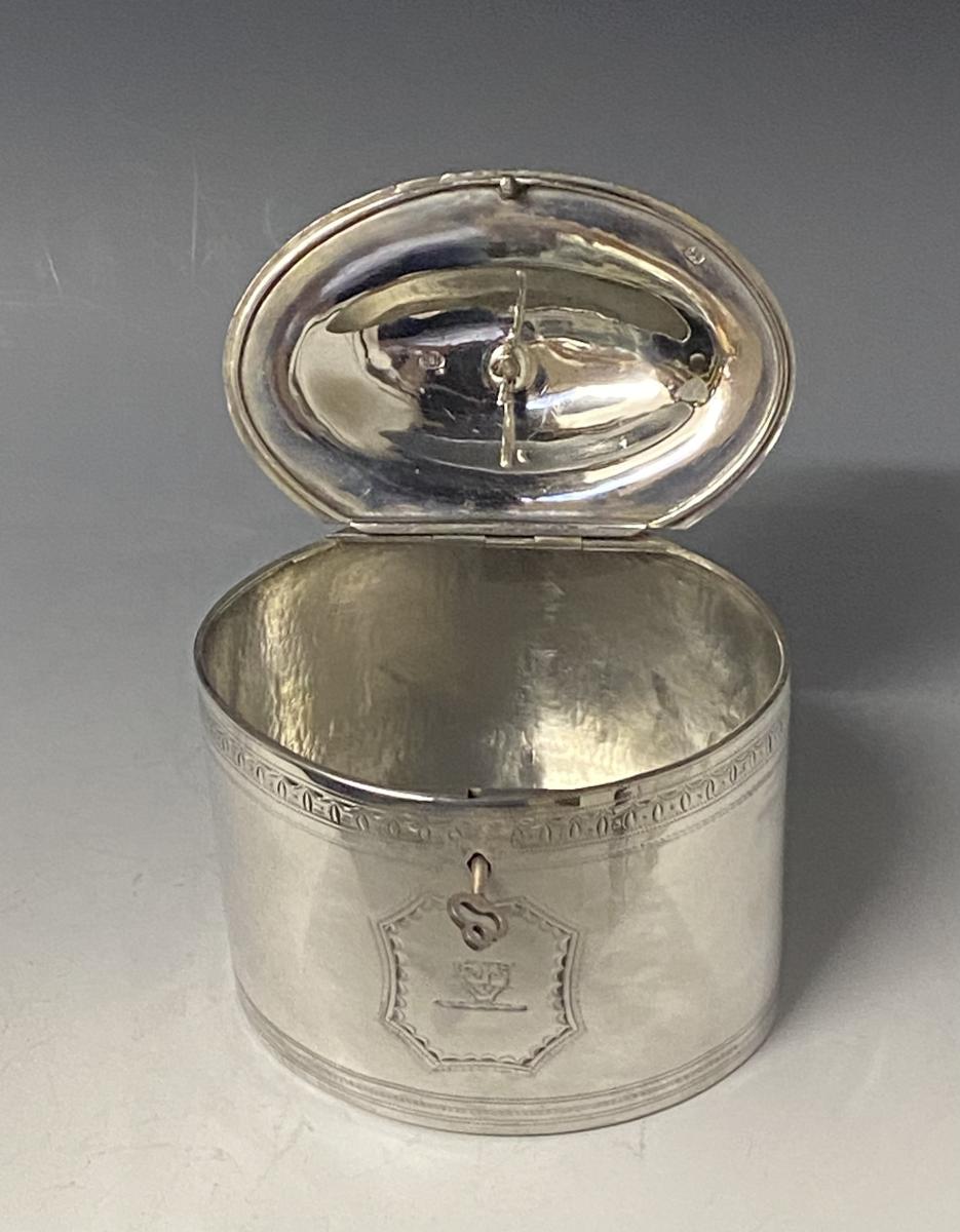 Georgian silver tea caddy Robert Hennell 1792