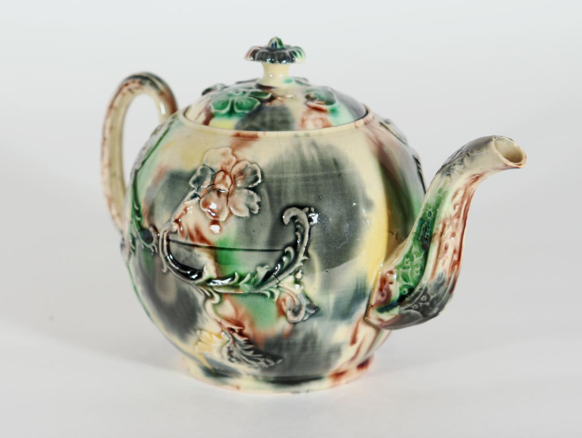 English Creamware Whieldon-type Teapot and Cover, Circa 1775