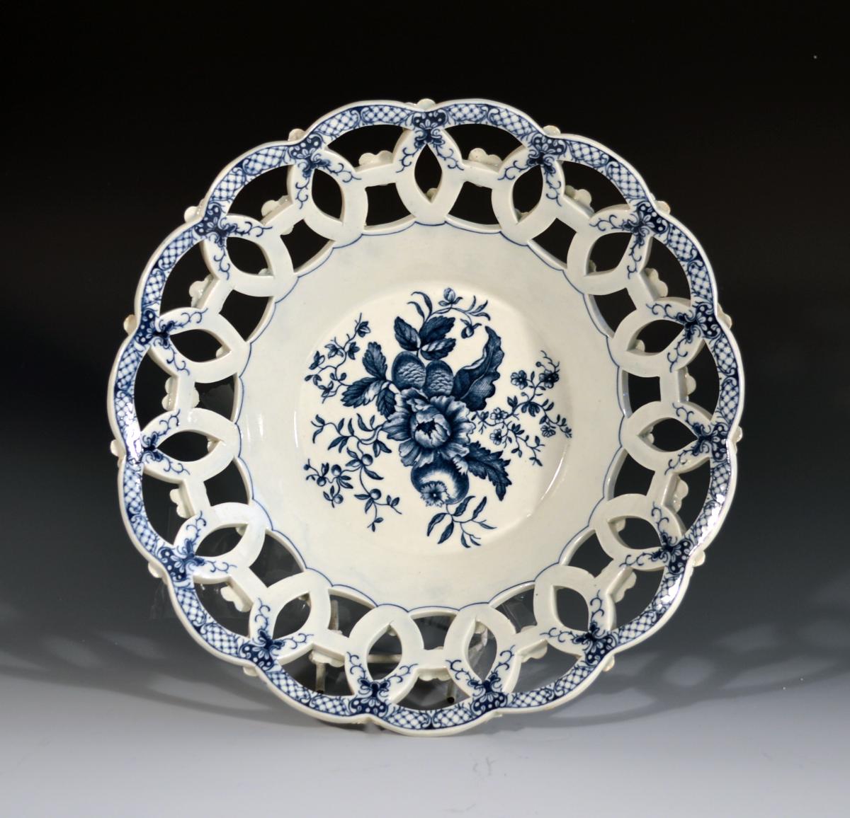 First Period Worcester Porcelain Large Pair of Openwork Fruit Baskets, Printed Pine Cone Pattern, Circa 1770-75