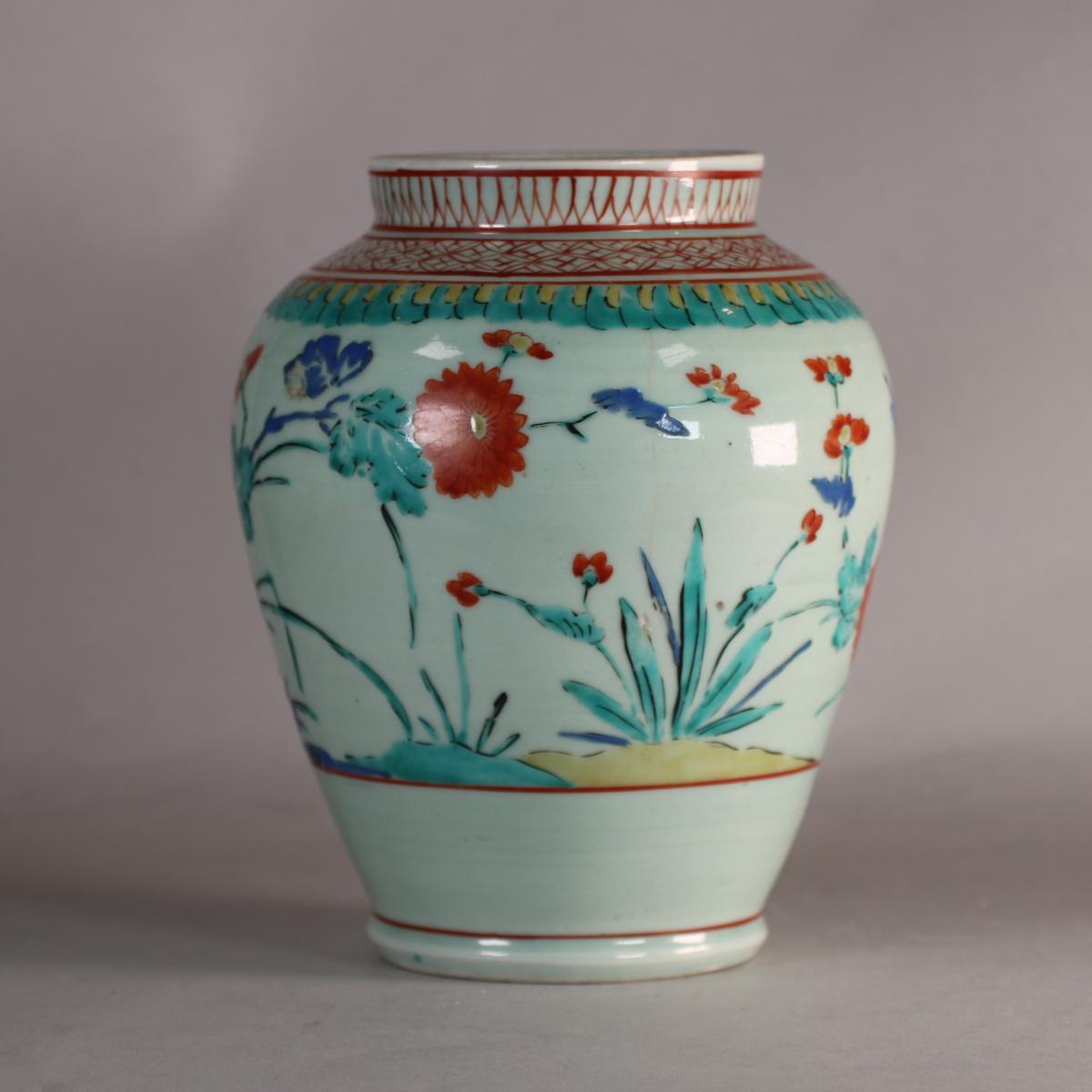 Japanese kakiemon style vase