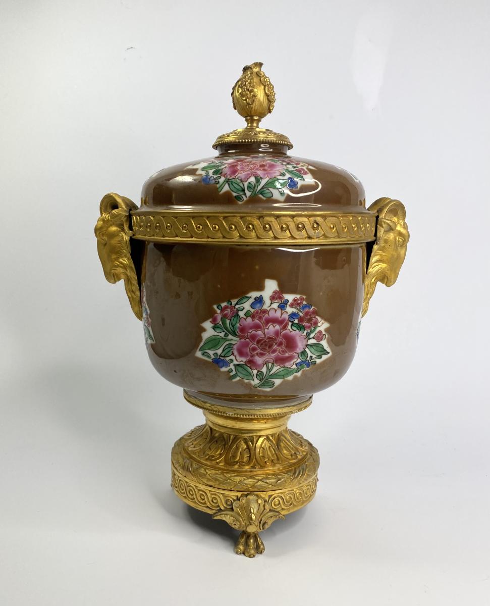 Pair Chinese porcelain and ormolu, Batavian bowls and covers, circa 1750