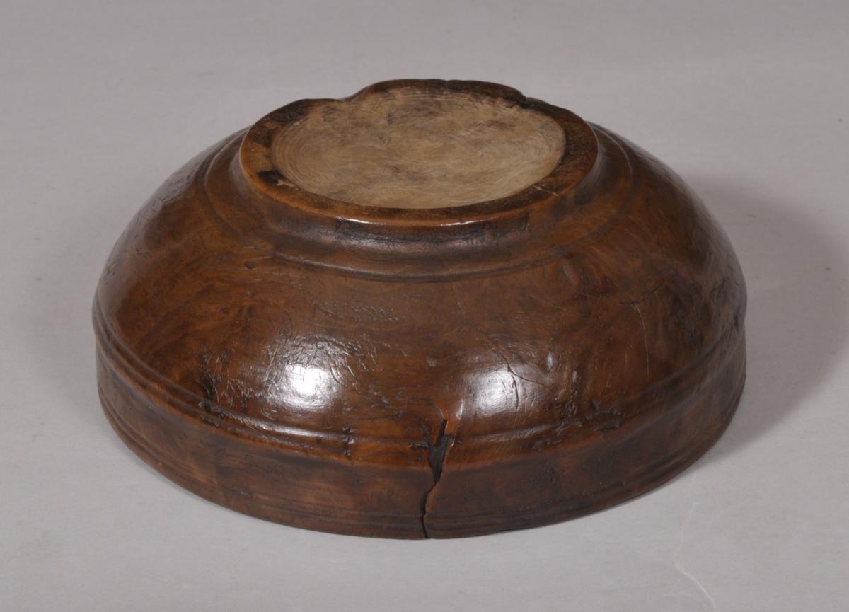 S/5418 Antique Treen 18th Century Burr Maple Bowl
