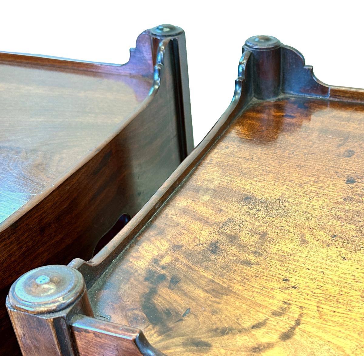 18th Century Georgian Mahogany Pair Of Bedside Night Tables