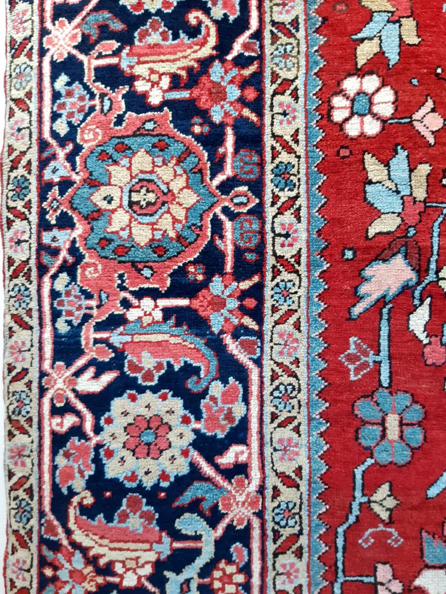 Heriz carpet border detail