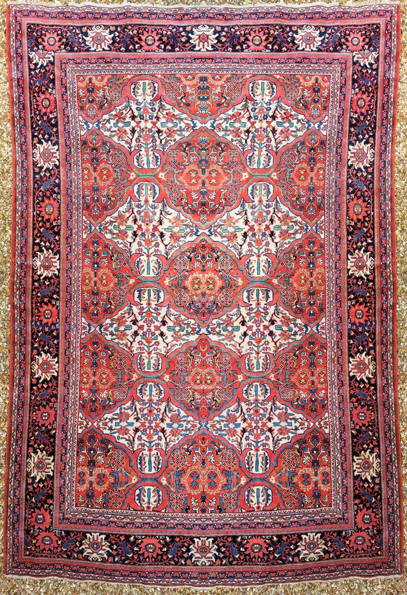 decorative Persian Mahal carpet