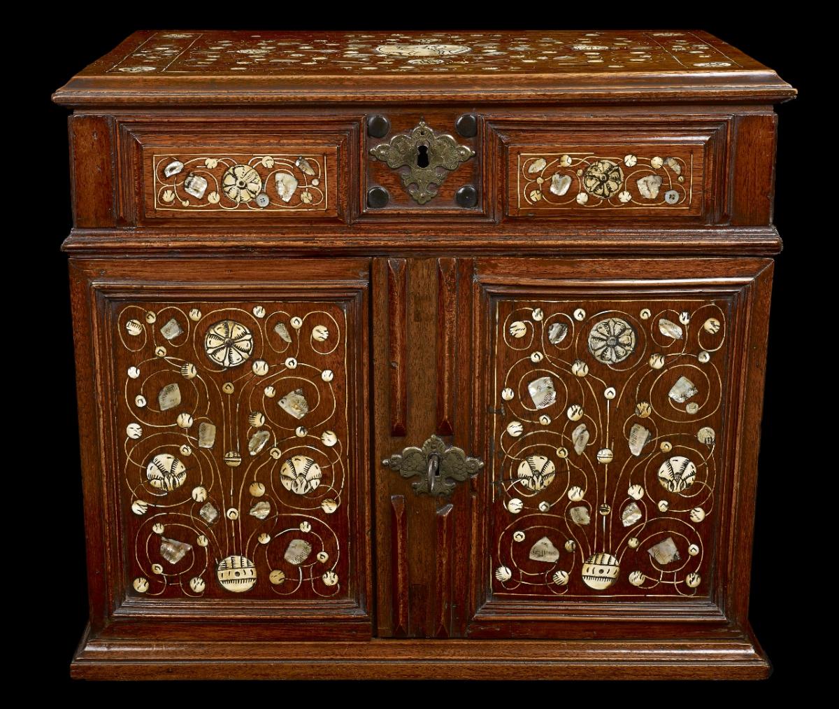 Walnut table cabinet, English circa 1670