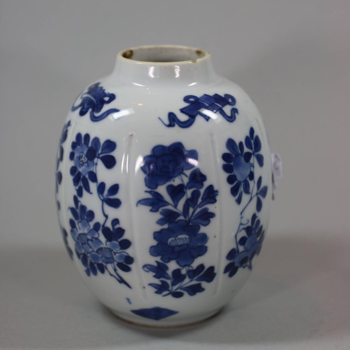 Alternative angle of Kangxi blue and white vase
