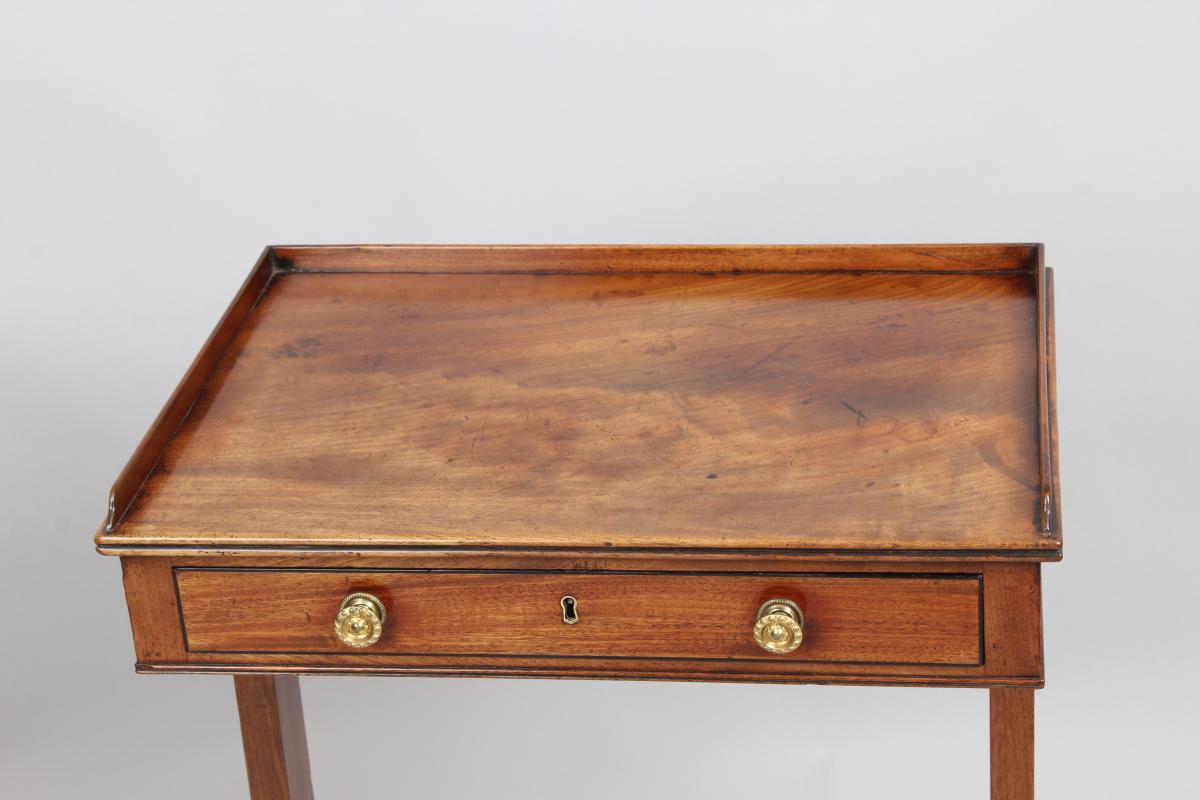 George III period mahogany single drawer end support occasional free-standing side table