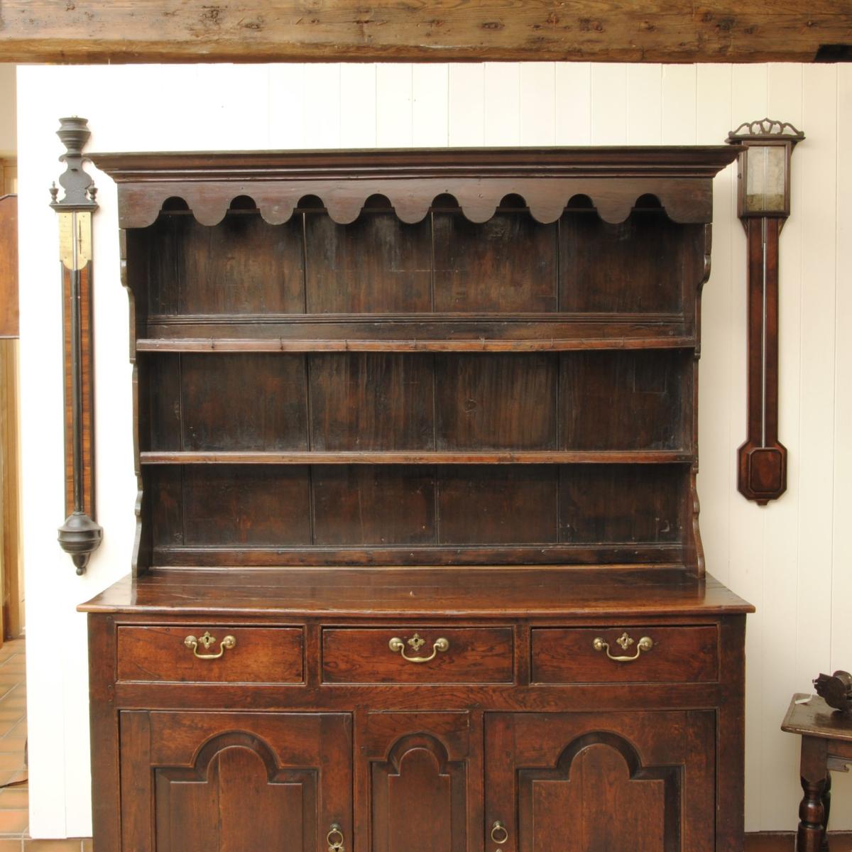 A Lovely 18th Century Welsh Oak Dresser and Rack