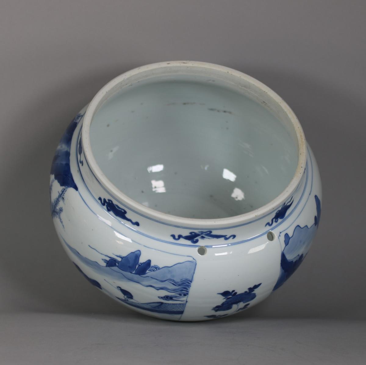rim and interior of Kangxi blue and white vessel