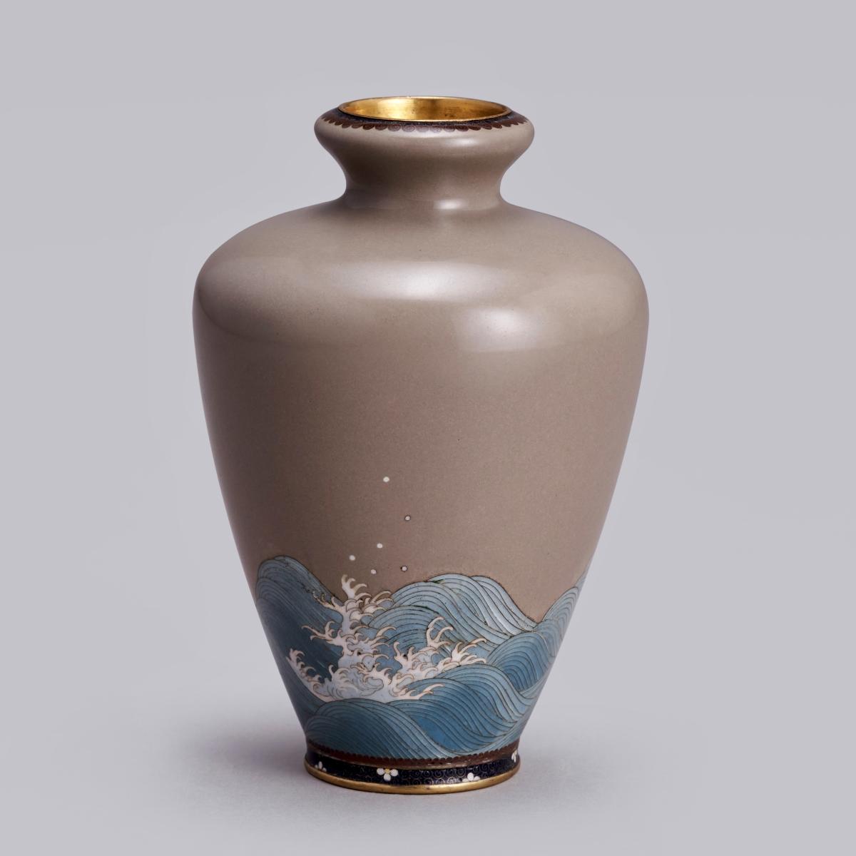 Japanese cloisonné enamel vase decorate with Manchurian cranes by Hayashi Chuzo, Meiji Period