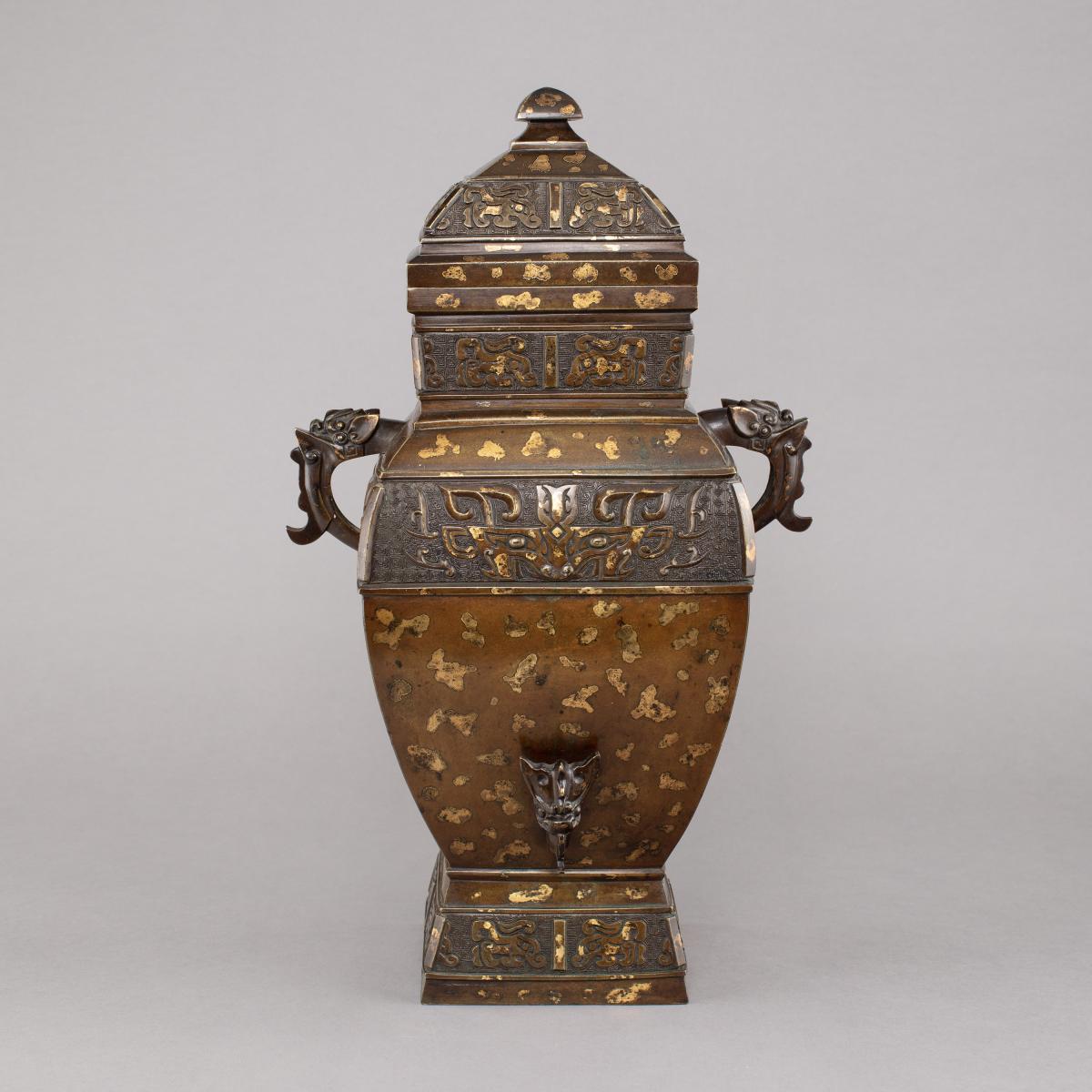 Chinese large gold-splashed bronze vase and cover of archaic zun form, Late Ming/early Qing, 17th century