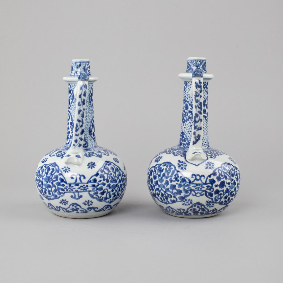 Pair of Chinese porcelain blue and white wine ewers, Kangxi, 1662-1722