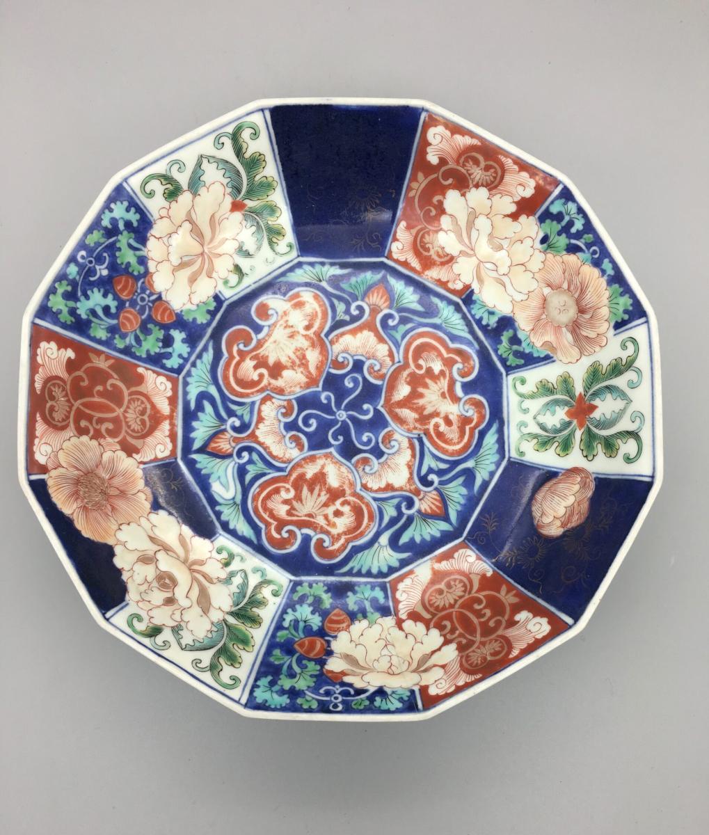 Kenjyo Imari Dish, circa 1700