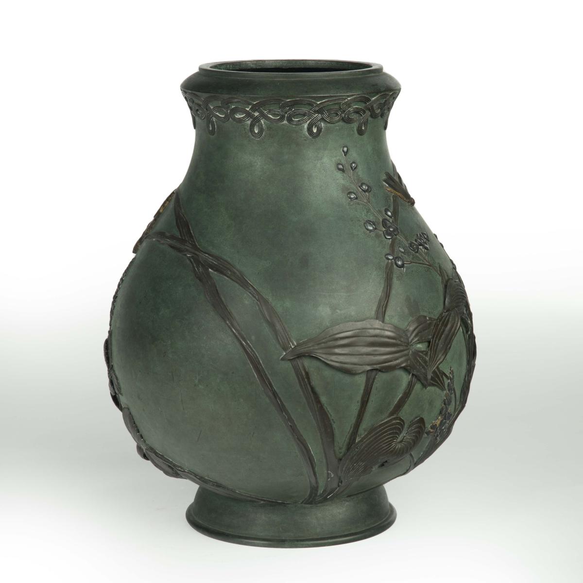 Meiji period patinated bronze vase by Kiryu Kosho Kaisha